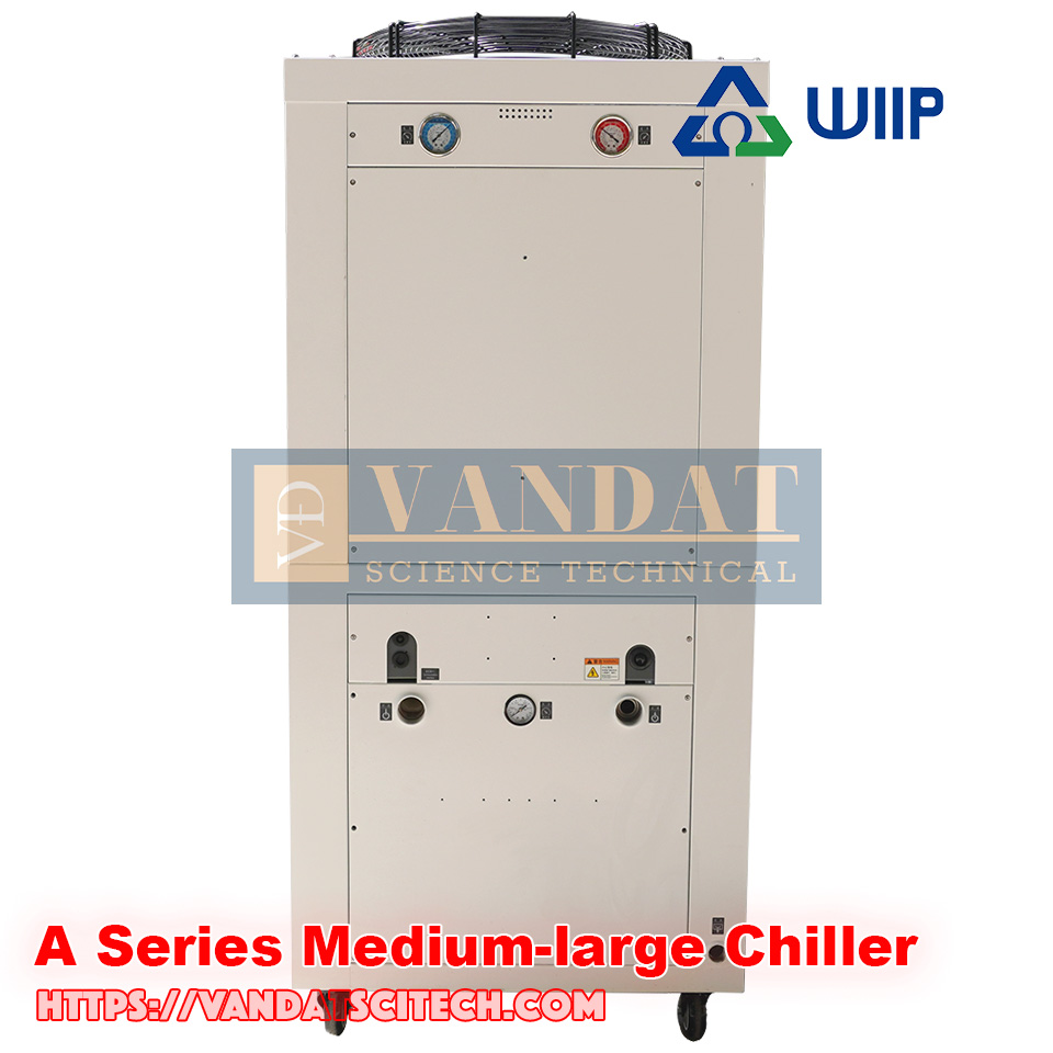 Cổng kết nối nước và van xả tiêu chuẩn công nghiệp phía sau Chiller